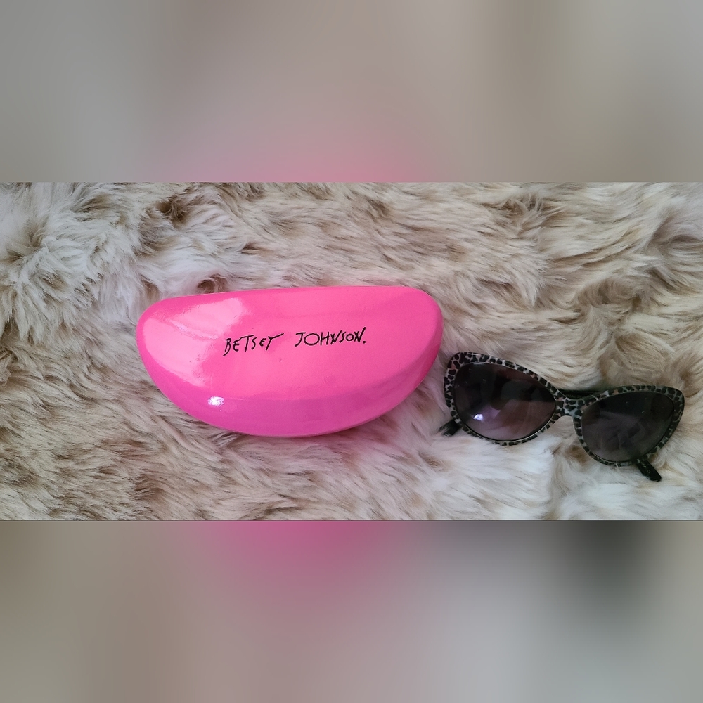 Betsey Johnson Sunglass with Case